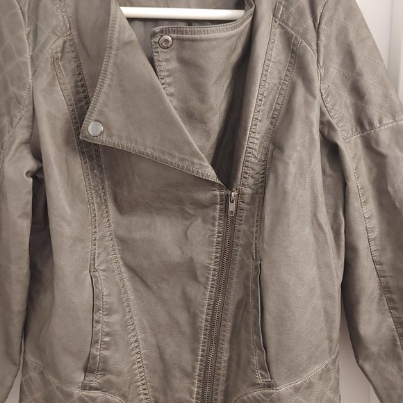 Women's Faux Leather Moto Jacket - Picture 3 of 7
